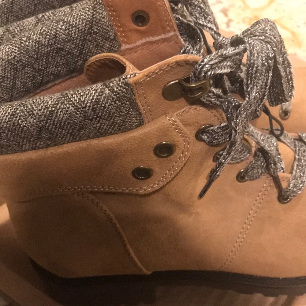 Pop Tan and Gray Combat Boots - Picture 5 of 7